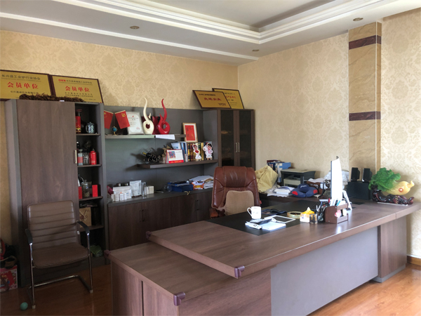 �k����